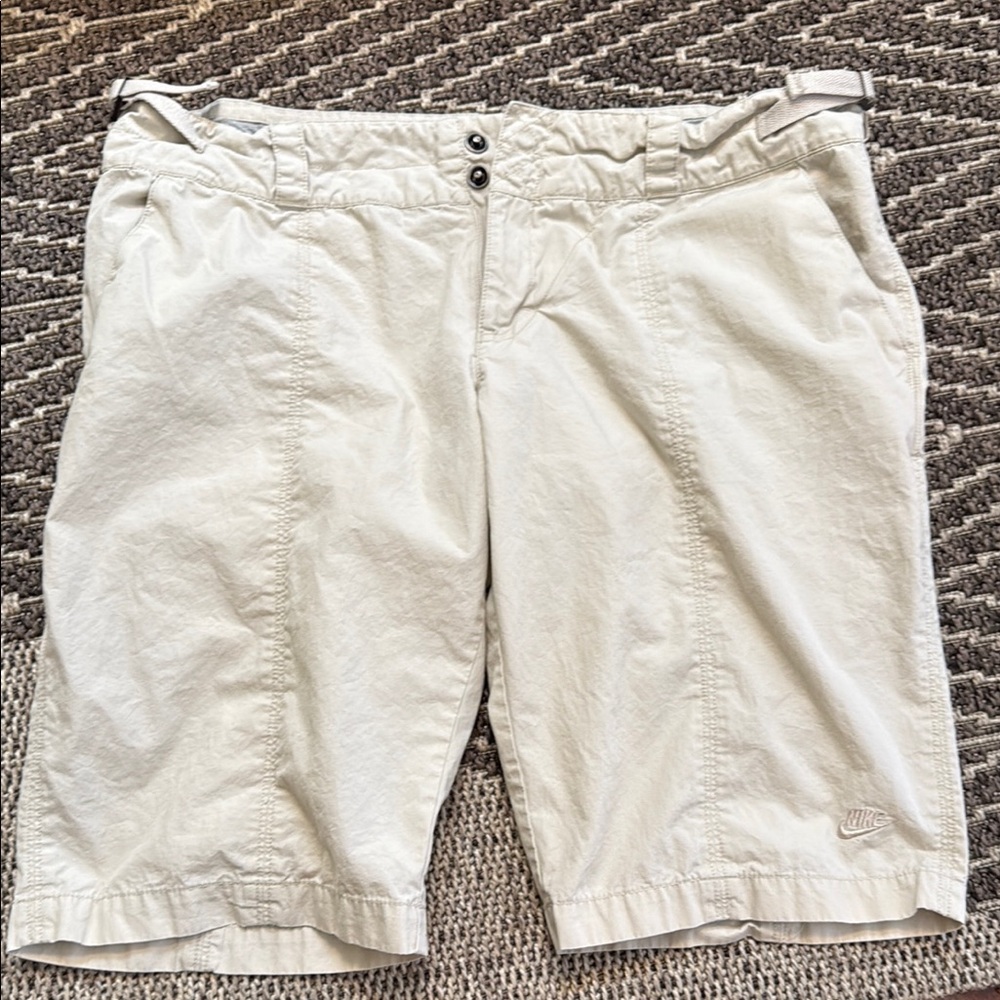 Nike Khaki Women’s Athletic Shorts for Active Comfort